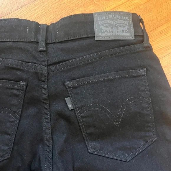 Levi Brand, Black Denim, size 28, Mid Rise Skinny Leg - Picture 5 of 6